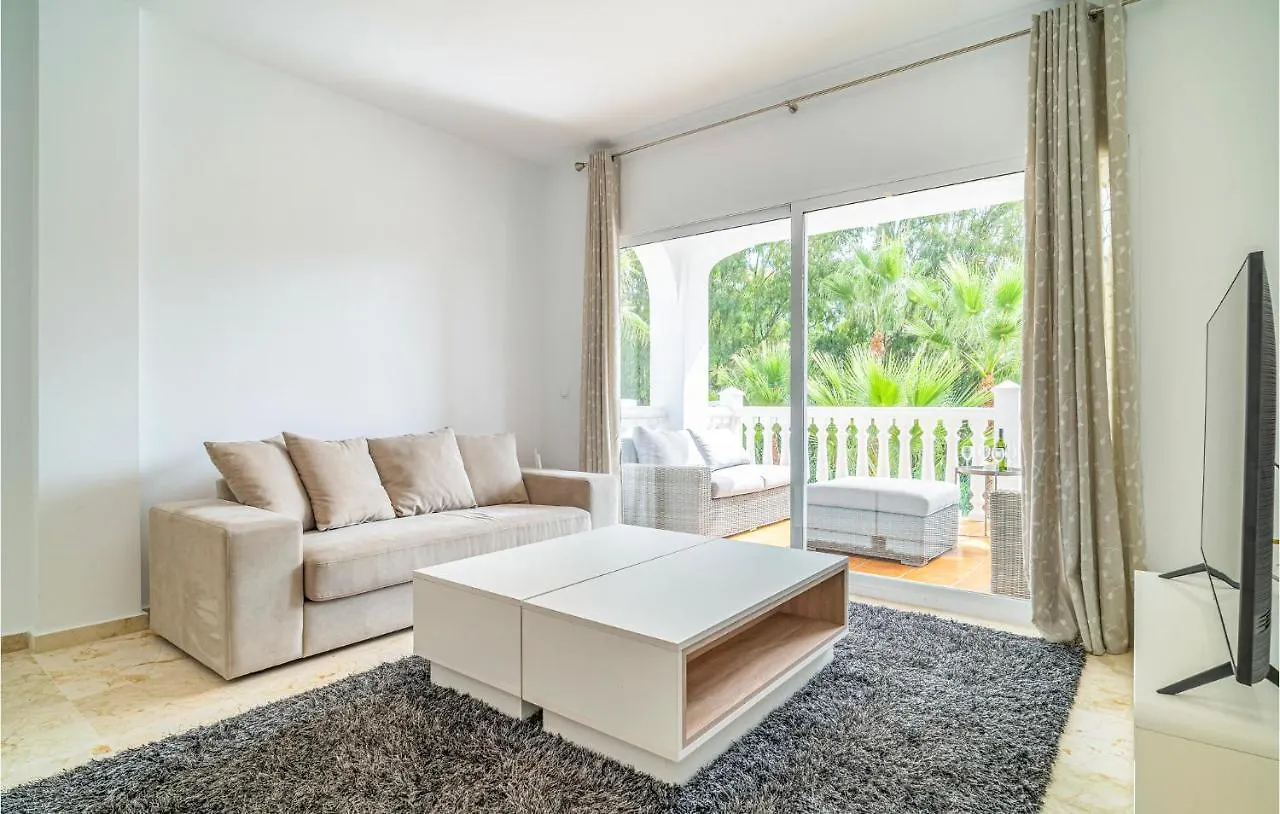 Nice Home In 贝纳尔马德纳